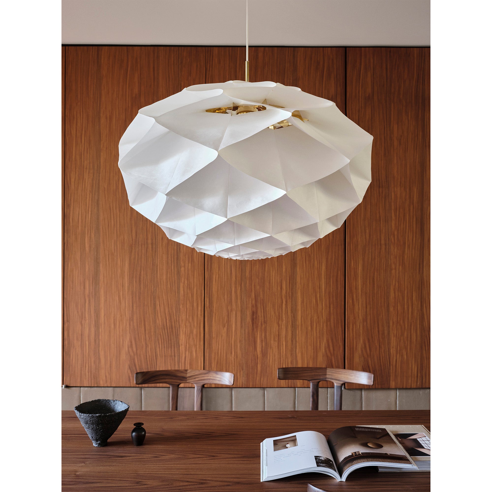 Carl Hansen OS111 Begonya Pendant Light D900mm with BM1160 table and OW58 chair — lifestyle