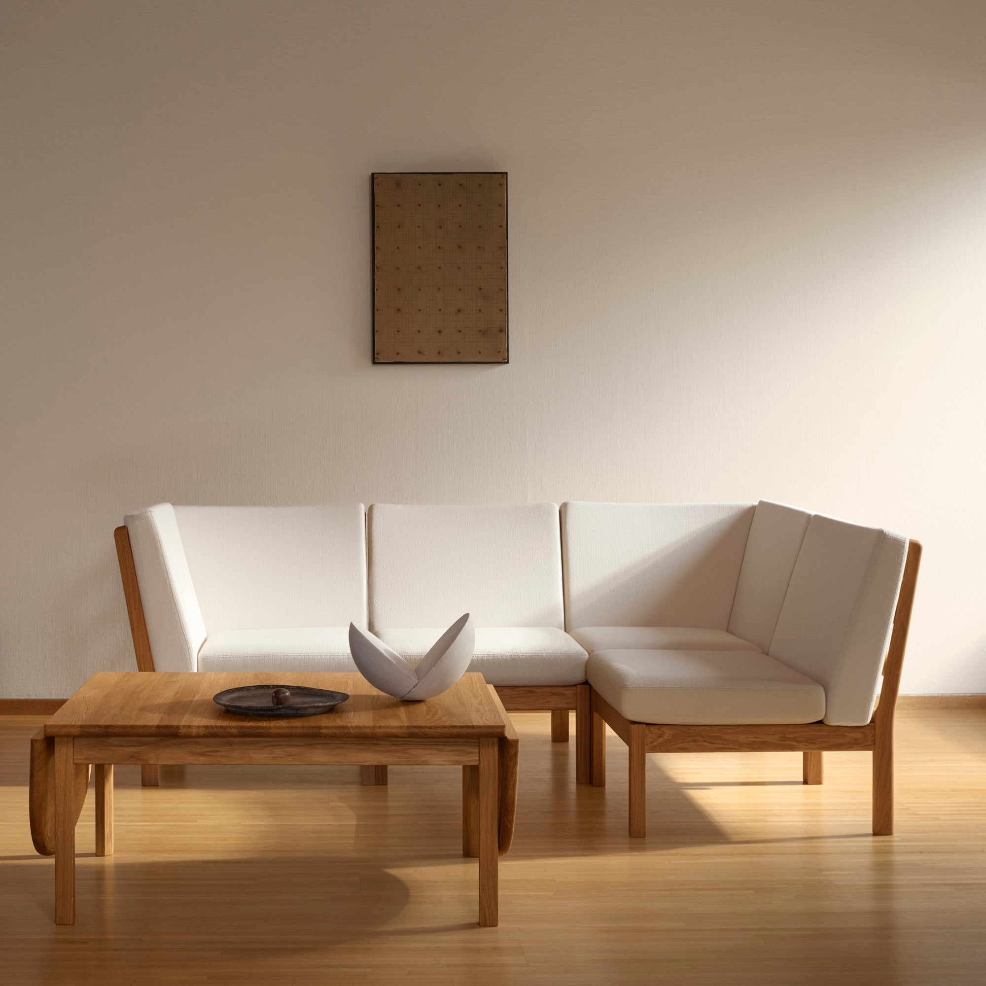 Carl Hansen CH280 4 Seater Corner Sofa in Oak Oil / Vidar 1511 — lifestyle, with CH280F and CH086 Coffee Table