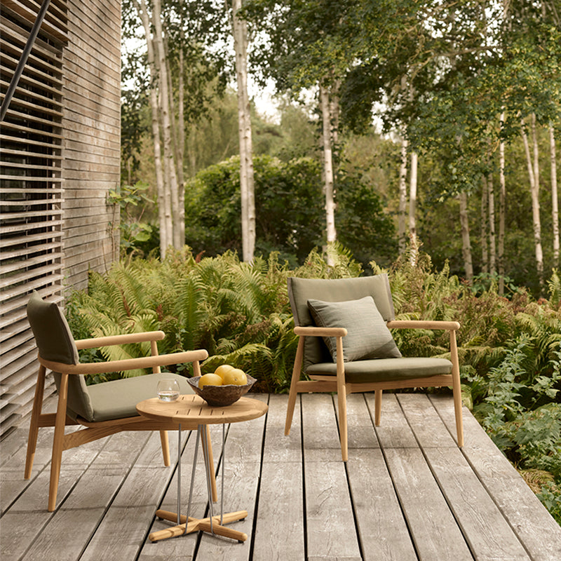 Carl Hansen E018 Embrace Outdoor Lounge Chair in Untreated Teak with Panama Alga 3667 Cushion — lifestyle