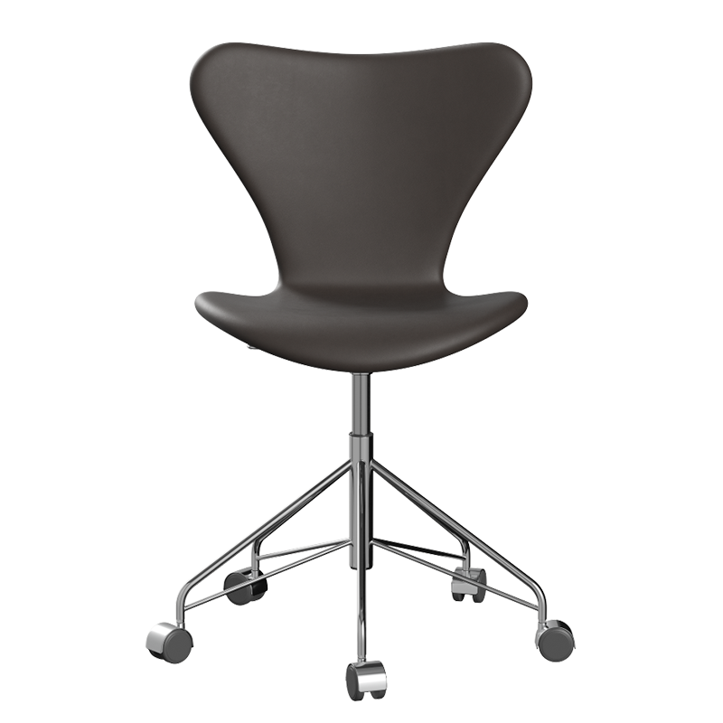 Fritz Hansen 3117 Series 7 Swivel Office Chair Fully Upholstered Essential Leather in Dark Brown, Chrome Base — packshot