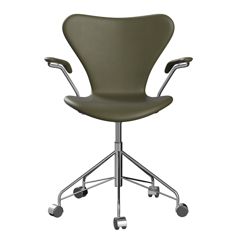 Fritz Hansen 3217 Series 7 Swivel Armchair Essential Leather Fully Upholstered in Moss Green, Chrome Base — packshot