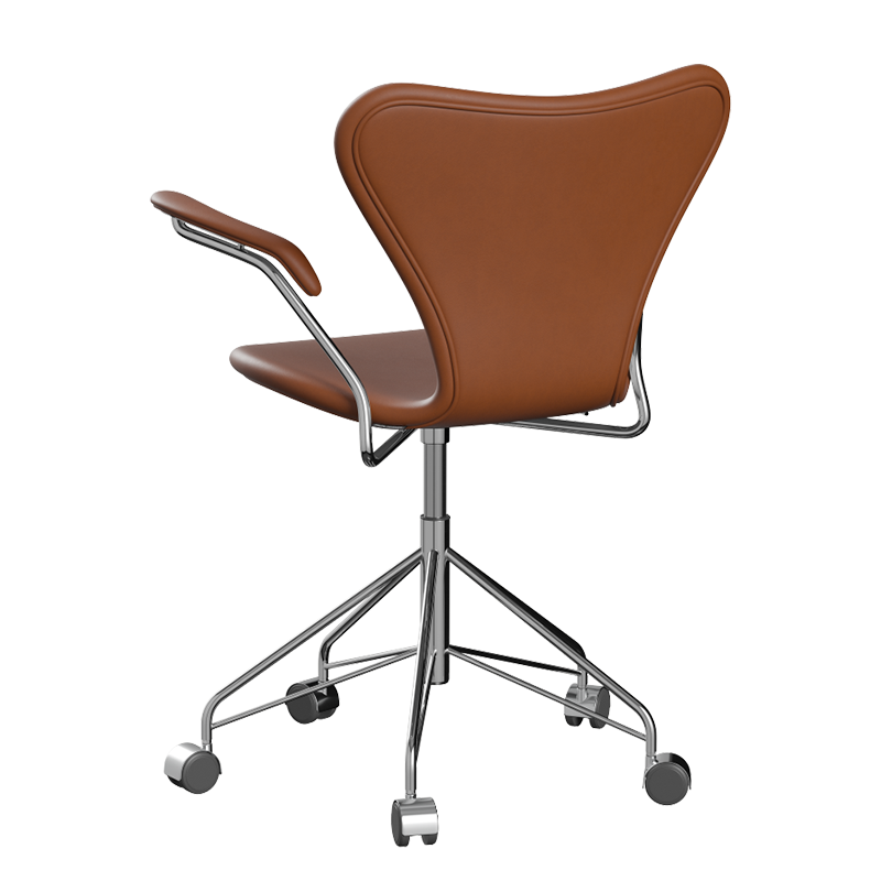 Fritz Hansen 3217 Series 7 Swivel Armchair Essential Leather Fully Upholstered in Walnut, Chrome Base — packshot, detail