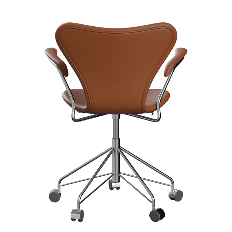 Fritz Hansen 3217 Series 7 Swivel Armchair Essential Leather Fully Upholstered in Walnut, Chrome Base — packshot, detail