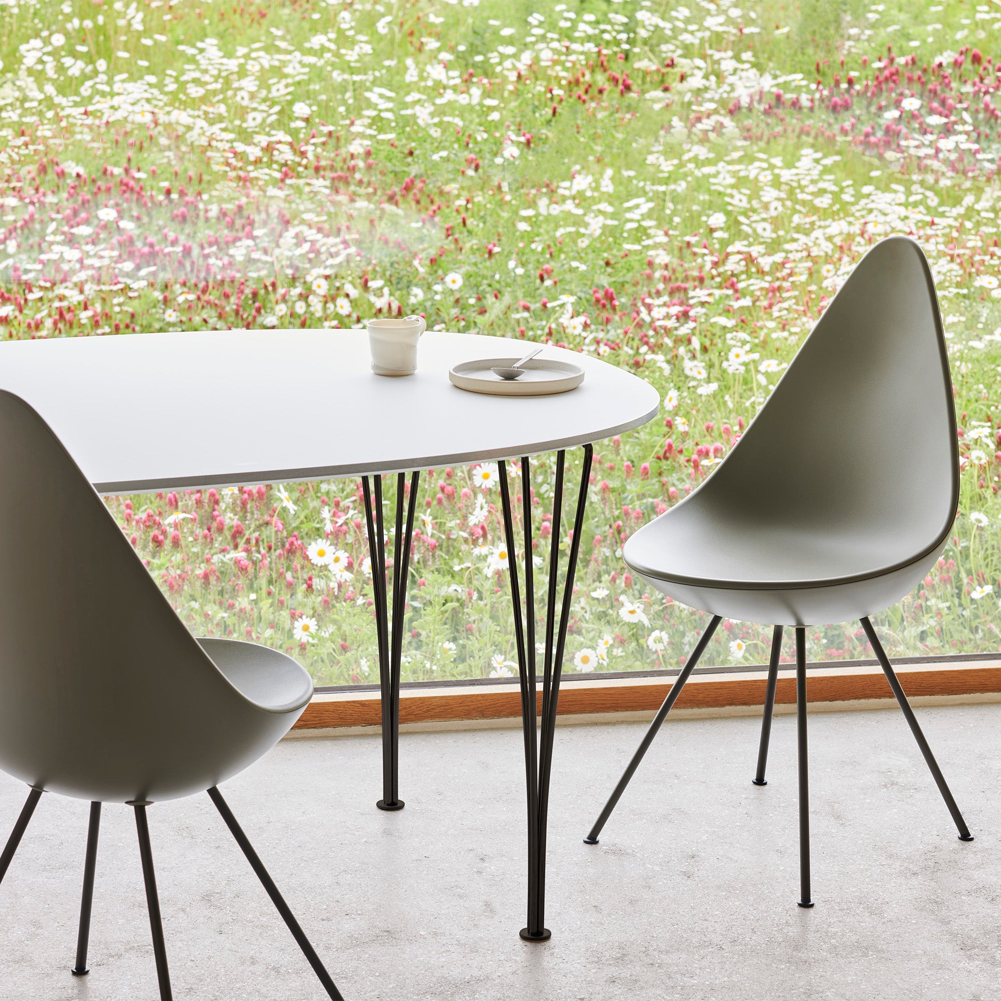 Fritz Hansen 3110 Drop Chair Plastic — lifestyle