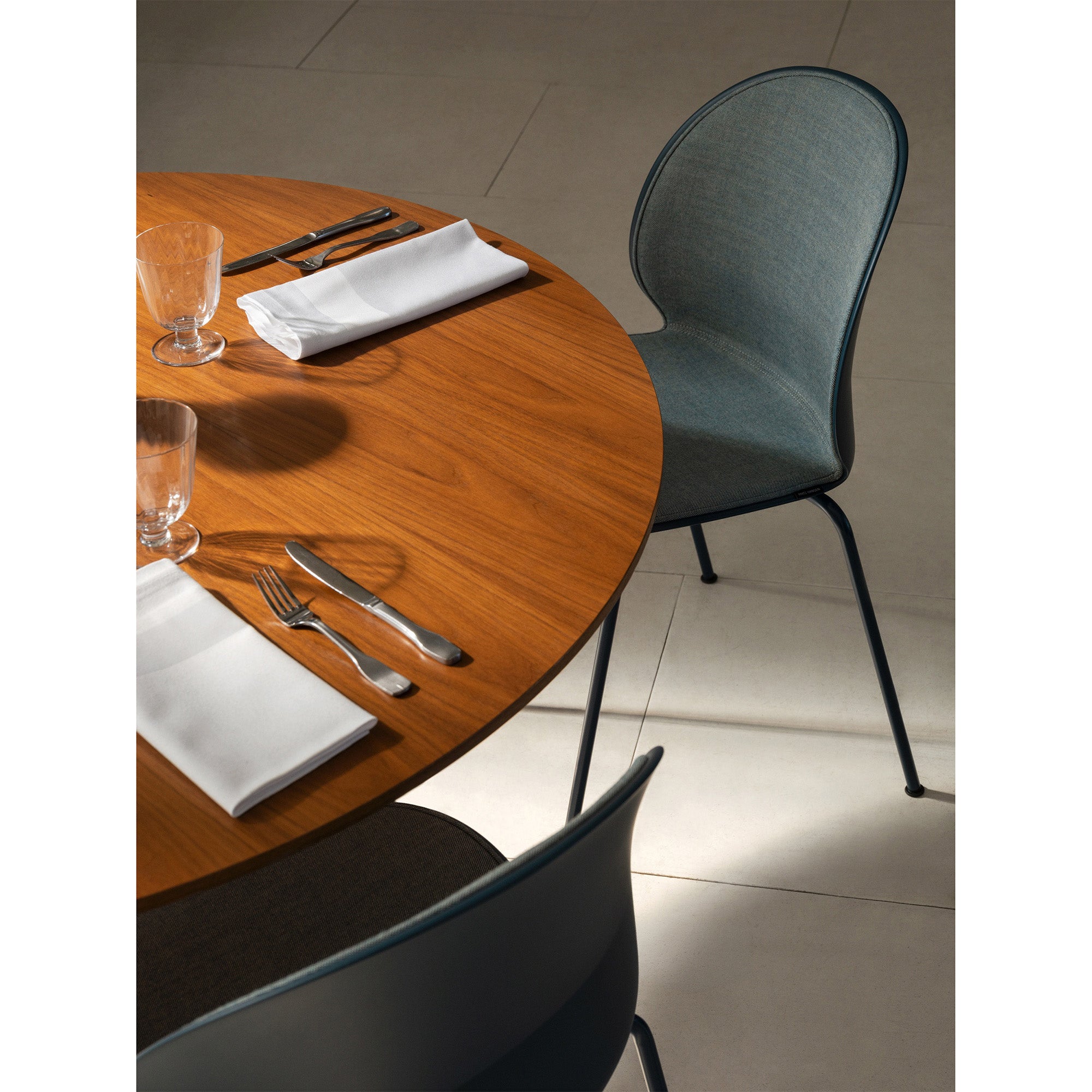 Fritz Hansen N02-10 Recycle Dining Chair Front Upholstered in Dark Blue — lifestyle, with Circular A825 table