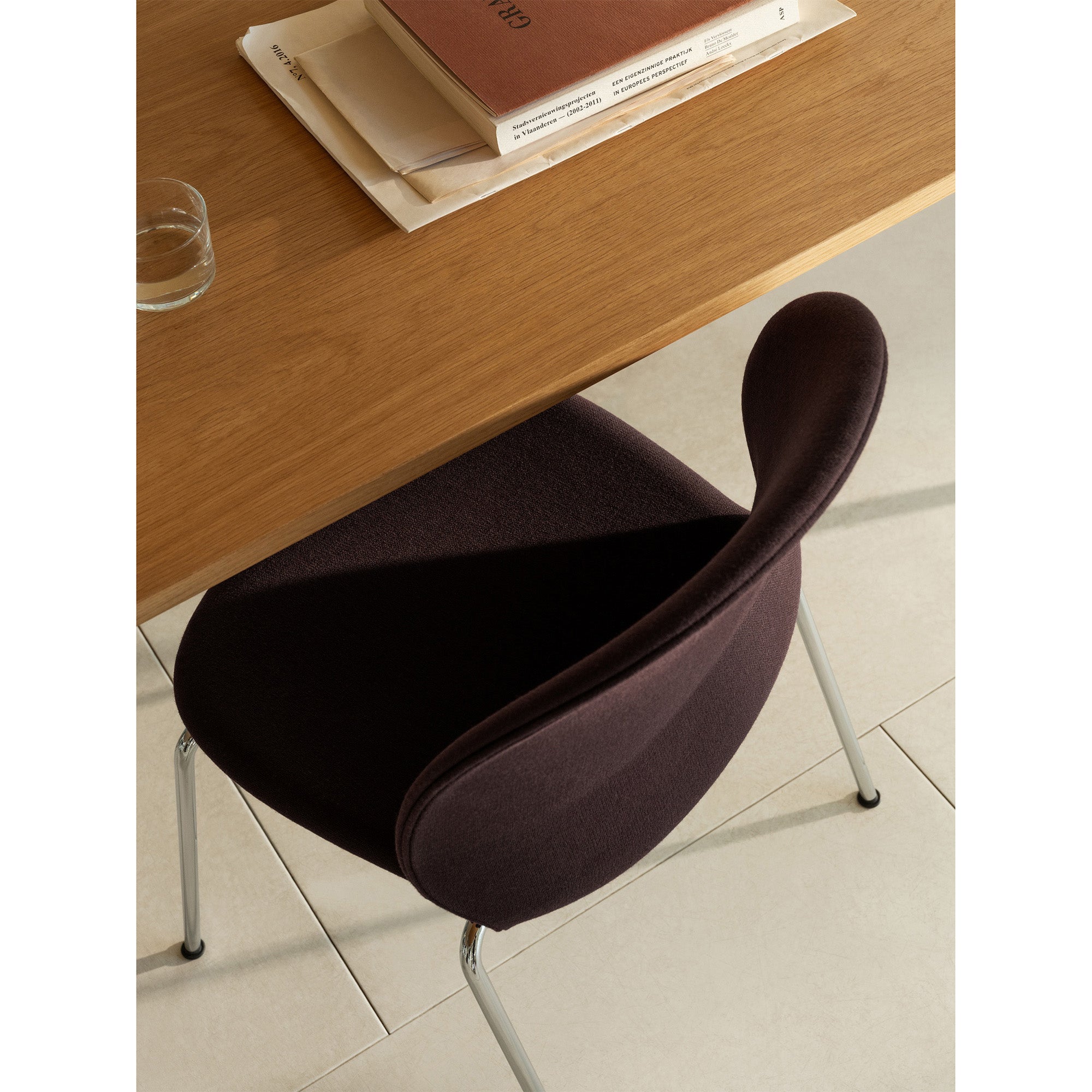 Fritz Hansen N02-10 Recycle Dining Chair Fully Upholstered — lifestyle, upholstery detail with Pluralis KS434 table