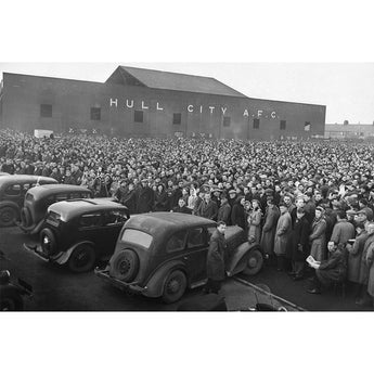 Innes Heritage Hull City v Manchester United Crowds 1949 40x30in Canvas Print