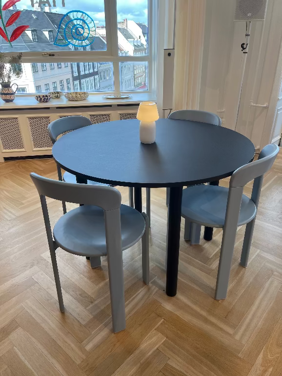Hay Annex Round black dining table with four Rey chairs in a room with large windows. HAY House Copenhagen 2025 3DD