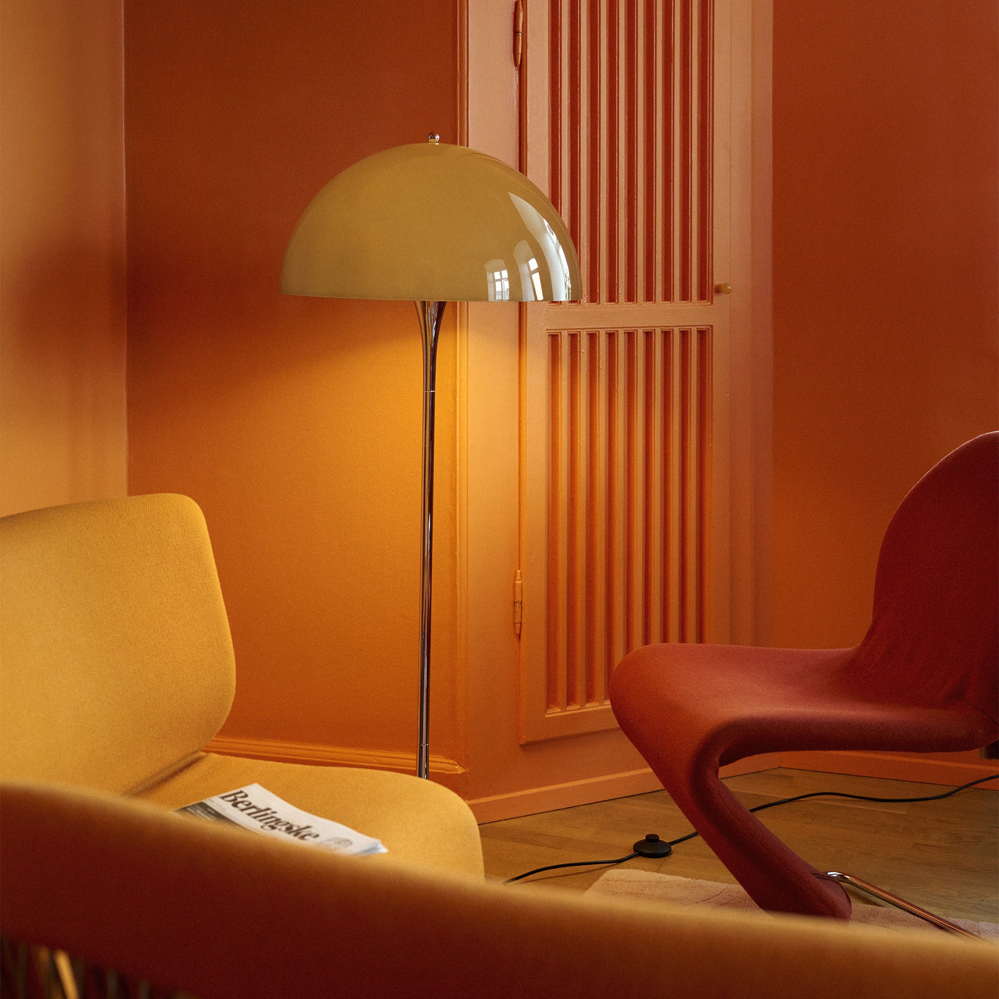 Louis Poulsen Panthella 500 Floor Lamp V3 The Originals in Brown — lifestyle, VP Suite