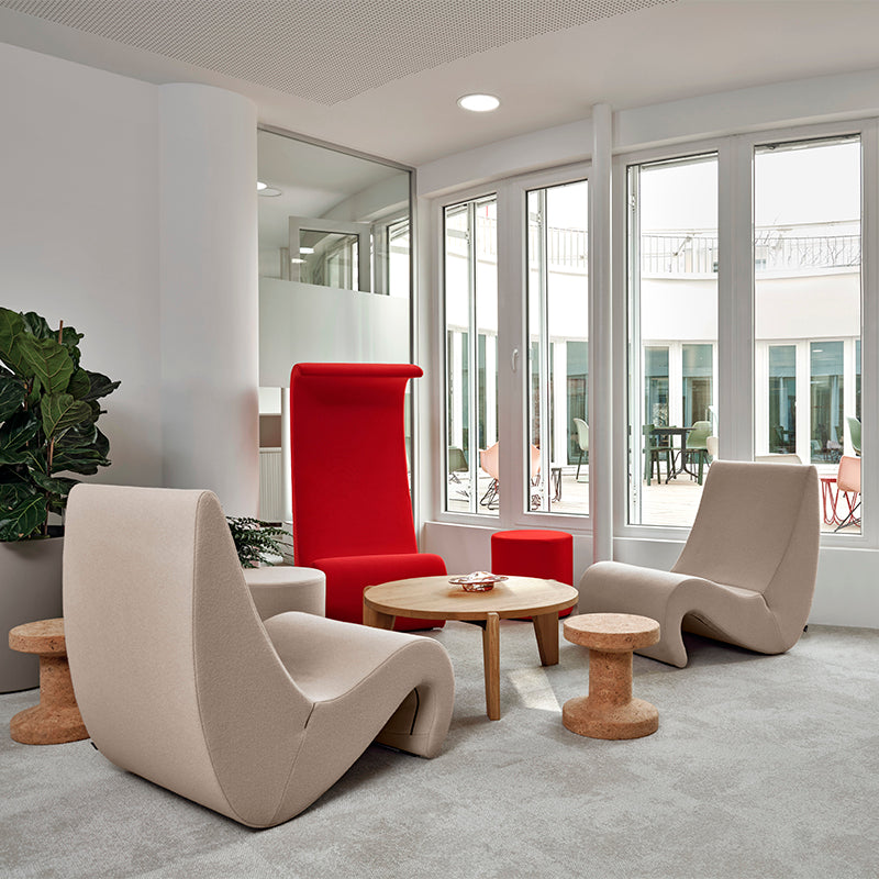Vitra Amoebe Highback, Visiona Stool and Guéridon Bas in contract setting