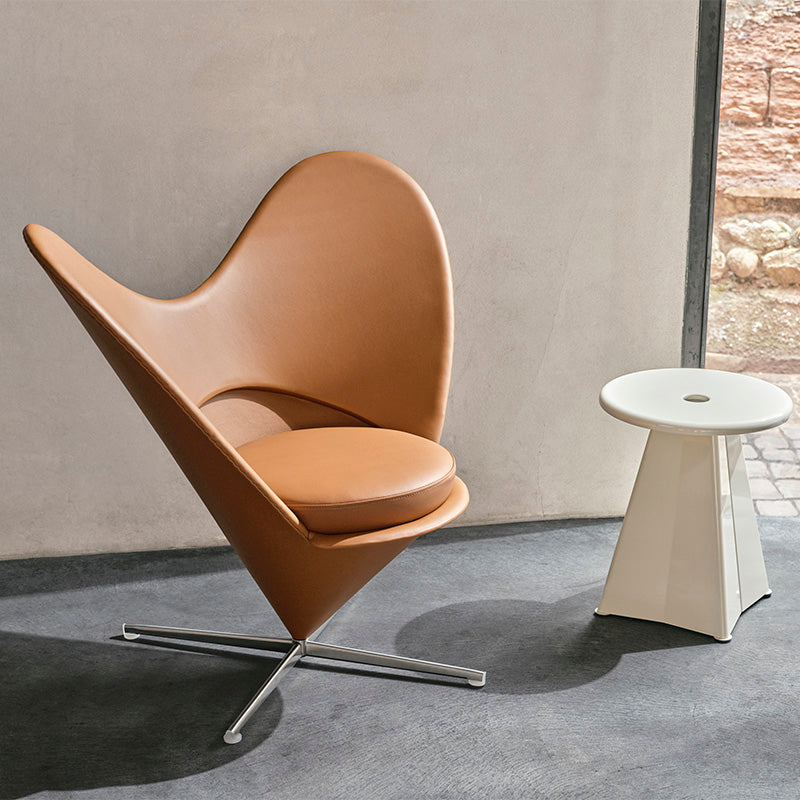 Vitra Heart Cone Chair in Leather Premium Cognac with Tabouret Métallique in Ecru — lifestyle