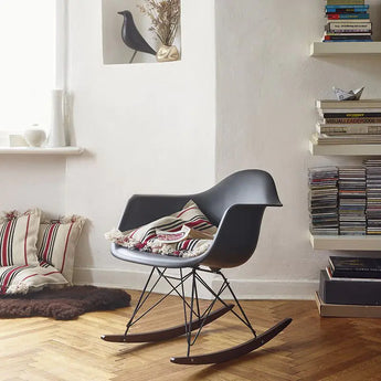 Vitra Eames Plastic Armchair RE RAR — lifestyle