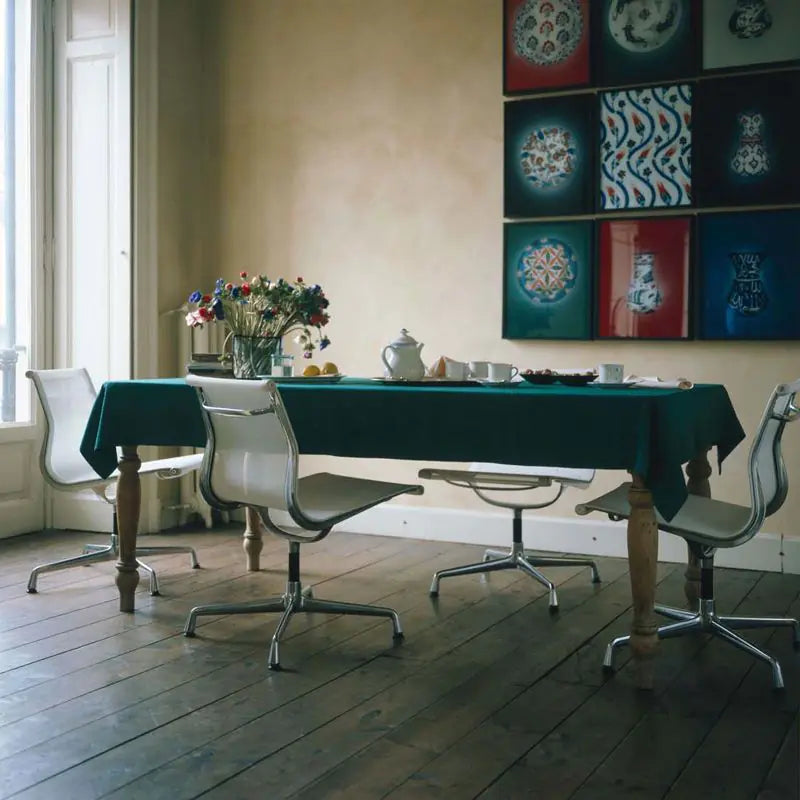 Vitra Eames EA 105 Aluminium Group Chair Innes