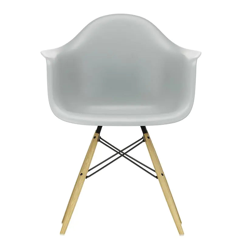 Vitra Eames Plastic Armchair RE DAW in 24 Light Grey RE / Honey-Toned Ash — packshot, detail